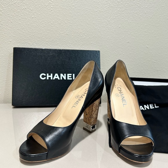 CHANEL BLACK LEATHER PEEP TOE CORK HEEL PUMPS - Picture 3 of 8